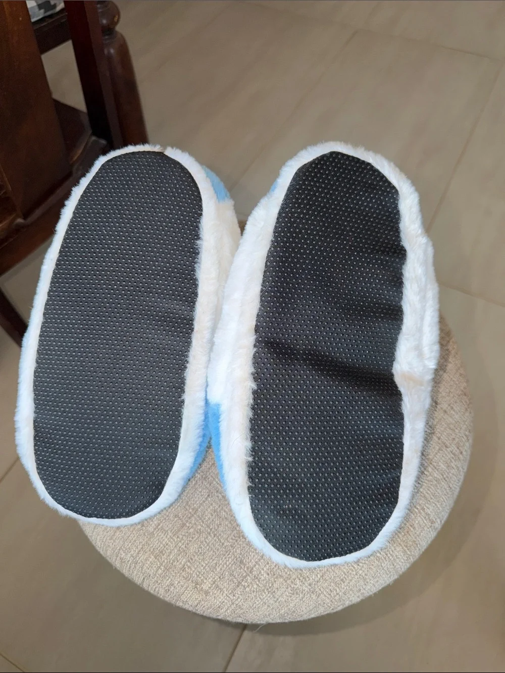 Air Jordan Nike Plush Slippers in University Blue and White